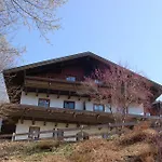 & Living - Hauz Am Berg Feriehus *